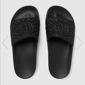 GUCCI Women's matelassé rubber slide